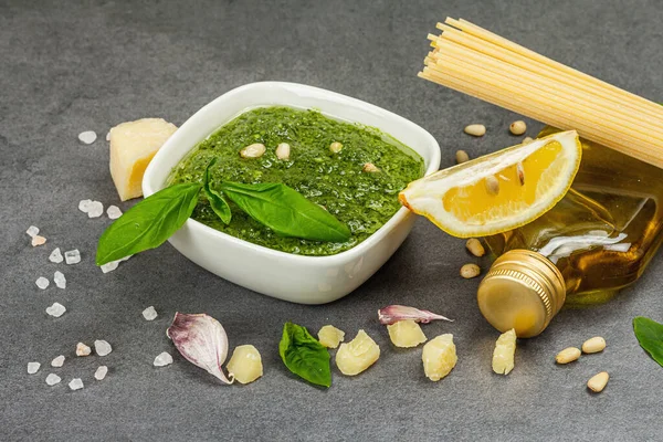 Ingredientes Tradicionales Para Preparación Pasta Italiana Clásica Espaguetis Secos Pesto — Foto de Stock
