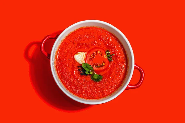 Sopa Tomate Picante Prato Quente Vegan Saudável Croutons Talheres Vintage — Fotografia de Stock