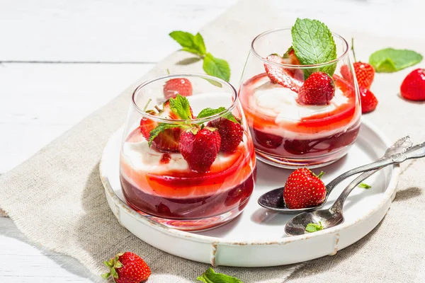 Italian Dessert Panna Cotta Glass Strawberries Healthy Sweet Food Trendy — Stock Photo, Image