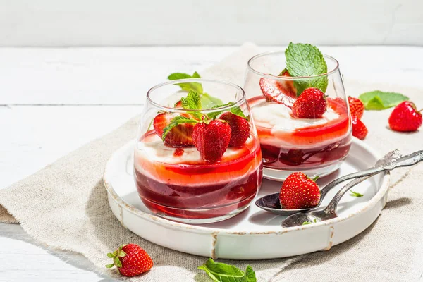 Italian Dessert Panna Cotta Glass Strawberries Healthy Sweet Food Trendy — Stock Photo, Image