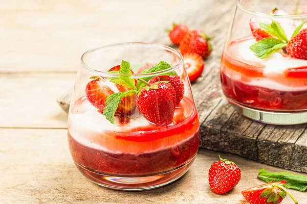 Italian Dessert Panna Cotta Glass Strawberries Healthy Sweet Food Trendy — Stock Photo, Image