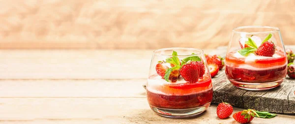 Italian Dessert Panna Cotta Glass Strawberries Healthy Sweet Food Trendy — Stock Photo, Image