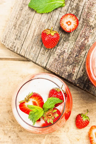 Italian Dessert Panna Cotta Glass Strawberries Healthy Sweet Food Trendy — Fotografia de Stock