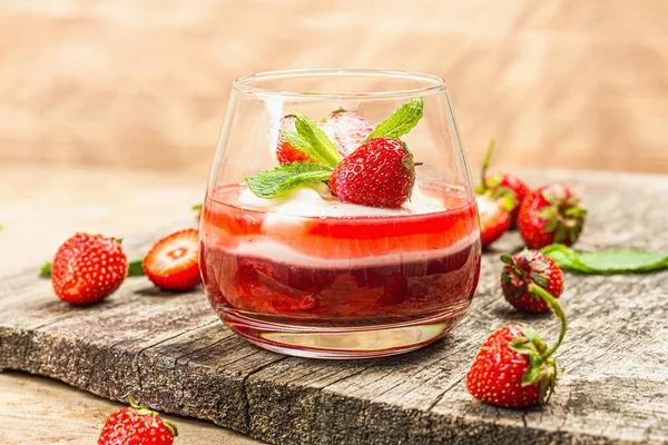 Italian Dessert Panna Cotta Glass Strawberries Healthy Sweet Food Trendy — Fotografia de Stock