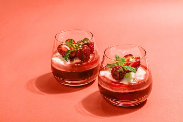 Italian Dessert Panna Cotta Glass Strawberries Healthy Sweet Food Trendy — Stock fotografie
