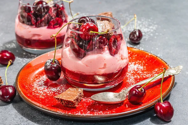 Delicious Italian Dessert Panna Cotta Sweet Cherry Sauce Fresh Berries — ストック写真