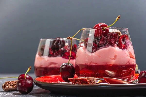 Delicious Italian Dessert Panna Cotta Sweet Cherry Sauce Fresh Berries — Φωτογραφία Αρχείου