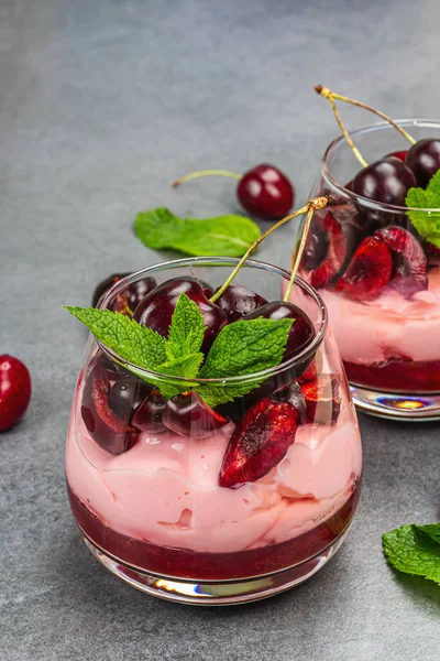 Delicious Italian Dessert Panna Cotta Sweet Cherry Sauce Fresh Berries — Stock Photo, Image