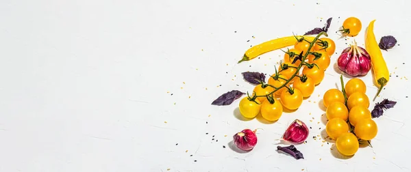 Culinary Background Ripe Vegetables Yellow Tomato Cherries Chili Pepper Garlic — Foto de Stock