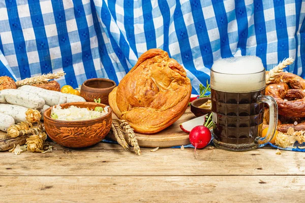 Traditional Oktoberfest Set Pretzels Beer Weisswurst Smoked Pork Knuckle Eisbein — Stock Photo, Image