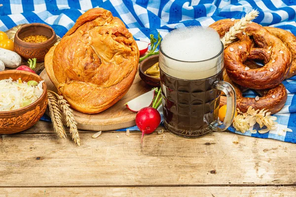 Traditional Oktoberfest Set Pretzels Beer Weisswurst Smoked Pork Knuckle Eisbein — Stock Photo, Image