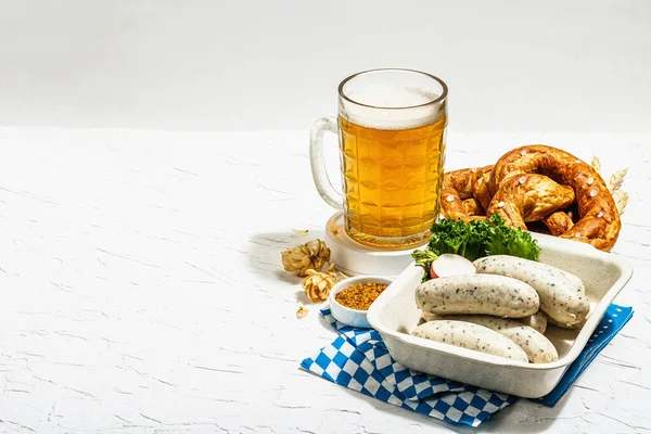 Traditional Oktoberfest Set Pretzels Beer Weisswurst Mustard German Festival Food — Fotografia de Stock