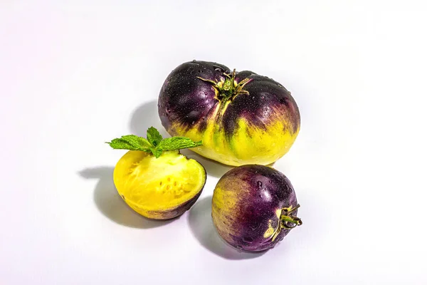 Varietà Pomodori Giallo Viola Colori Primari Isolati Sfondo Bianco Raccolta — Foto Stock