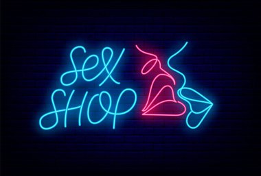 Kadın ve erkek, duvarın arka planında neon ışığı ile öpüşüyor. Seks dükkanı neon fırça harfleri. Bir çizgi. Gece lambası. Düzenlenebilir felç. İzole vektör stok illüstrasyonu