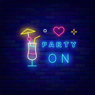 Neon levhada parti var. Bar kokteyl bardağı. Gece kulübü gecesi. Parlak tebrik kartı. Lazer işareti. Tuğla duvarda tatil tasarımı. Işık amblemi. Vektör stok illüstrasyonu
