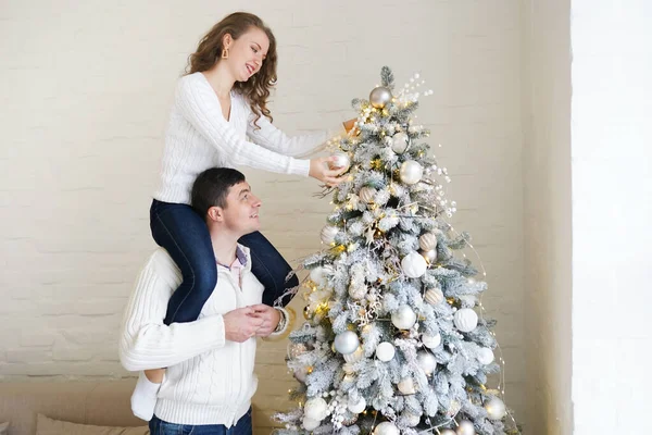 Loving Couple White Cozy Warm Sweaters Home Christmas Tree Smiling — Stock Photo, Image