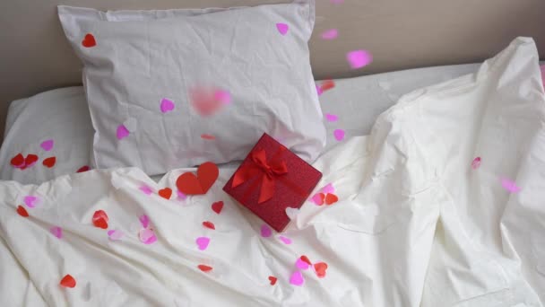 Gift Box Bow Red Hearts Flying Bed Valentine Day Gift — Vídeo de Stock