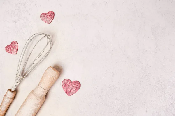 Sevgililer Günü Pişirme Arka Planı Merdaneli Pembe Kalpler Boşluğu Kopyala — Stok fotoğraf
