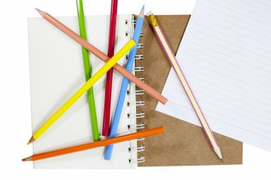 Not kağıdı üstünde defter kalem ile