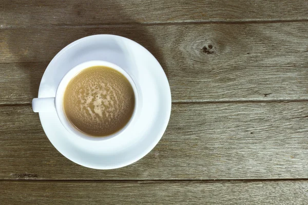 Caffè e caramelle a saporito su un piano di legno — Foto Stock