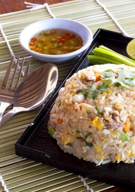 Kızarmış pirinç mükemmel yan sipariş