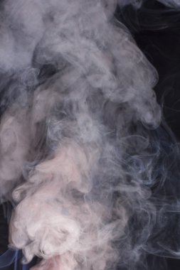 renkli arka plan üzerinde duman