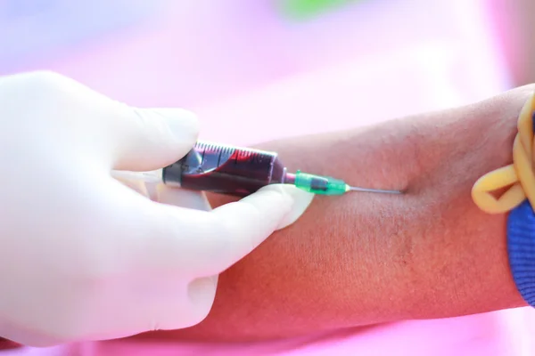 Close up of blood extraction in lab — Stock Photo, Image