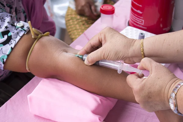 Close up of blood extraction in lab — Stock Photo, Image