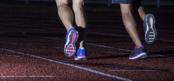 Runner - scarpe da corsa primo piano della donna scarpe da corsa a piedi nudi Foto Stock Royalty Free