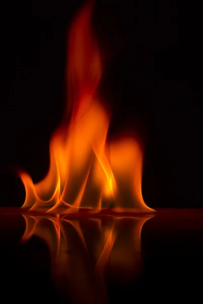 Chamas de fogo em um fundo — Fotografia de Stock