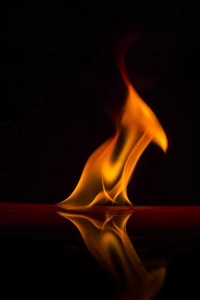Chamas de fogo em um fundo — Fotografia de Stock