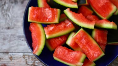 Tabakta karpuz kabukları. Yakın plan..