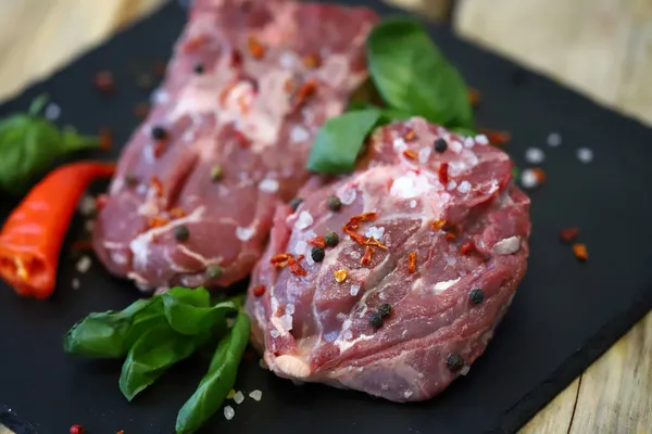 Νωπό Αρνίσιο Κρέας Μπαχαρικά Πρόβειο Κρέας — Φωτογραφία Αρχείου