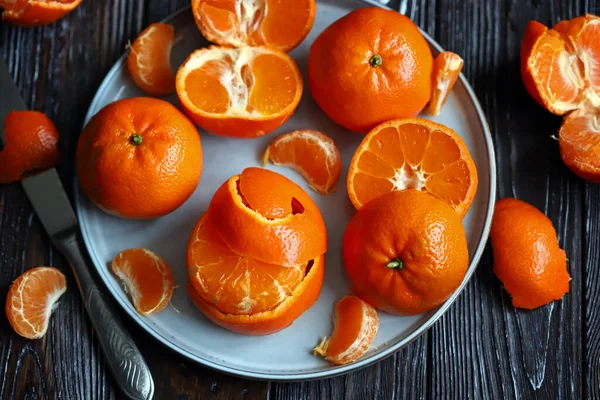 Tangerinas Frescas Fundo Madeira Escura Citrinos — Fotografia de Stock