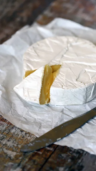 ブリーチーズやカマンベール チーズ — ストック写真