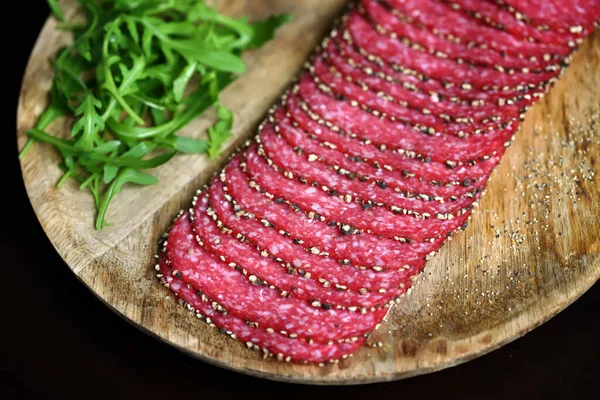 Salami Slices Black Pepper Wooden Board — Fotografia de Stock