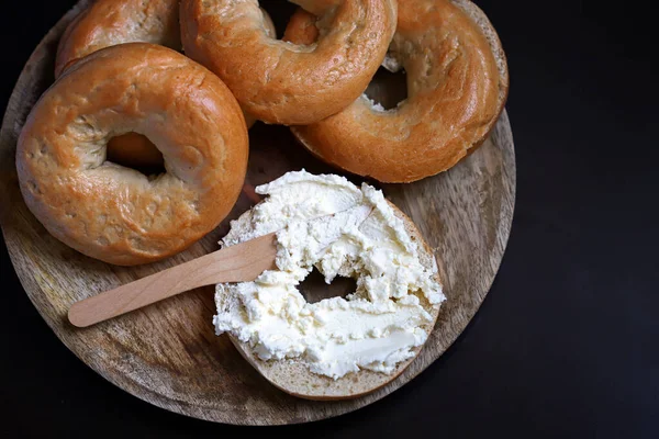 Čerstvé Bagely Bagel Smetanovým Sýrem — Stock fotografie