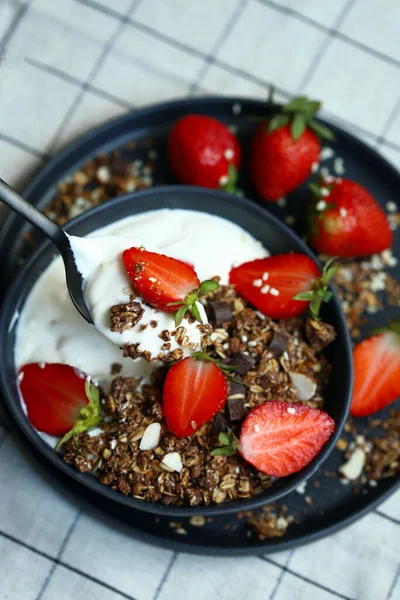 Delicious Healthy Breakfast Dessert Strawberries White Yogurt Chocolate Granola Healthly — Stock Photo, Image