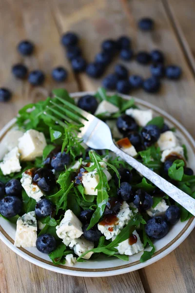 Köstlicher Salat Mit Blaubeeren Und Rucola Frische Speisekarte Schönes Essen — Stockfoto