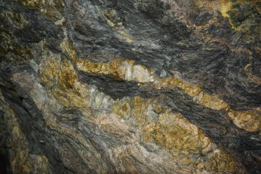 İçinde bakır olan bakır madeni kayası.