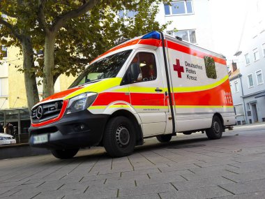 Deutsches rotes kreuz krankenwagen ambulans kırmızı haç