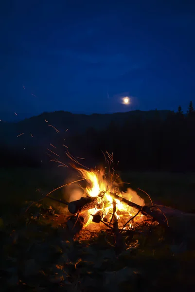 Bonfire Ogień Noc Księżycowa Góry — Zdjęcie stockowe