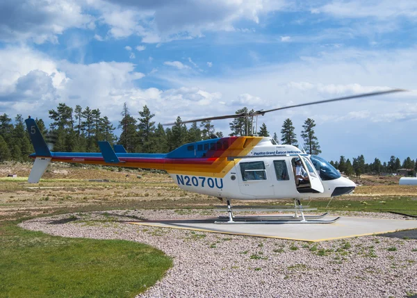 Estados Unidos, 28 de junio: helicóptero turístico en el Gran Cañón, 28 de junio de 2008 . — Foto de Stock