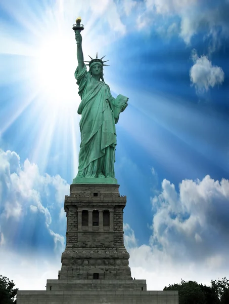 Nueva York, 13 de junio: Estatua de la Libertad a la entrada del puerto Fotos de stock libres de derechos