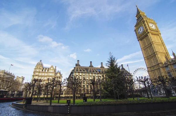 De Big ben, Europees Bureau in Groot-Brittannië en london eye uitzicht vanaf westmins — Stockfoto