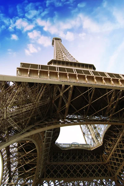 The imposing Eiffel Tower view from below — Stock Photo, Image