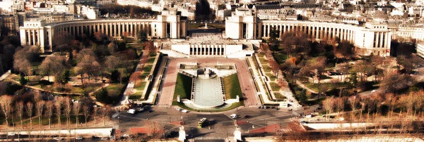 Kilátás az Eiffel-torony, a Trocadero parkkal — Stock Fotó