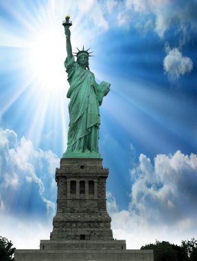 New york, 13 Haziran: harbo girişinde Özgürlük heykeli