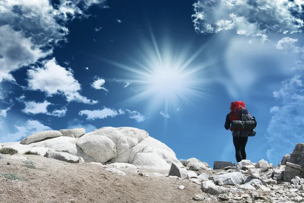 john muir güzel gökyüzü ile trail tırmanış