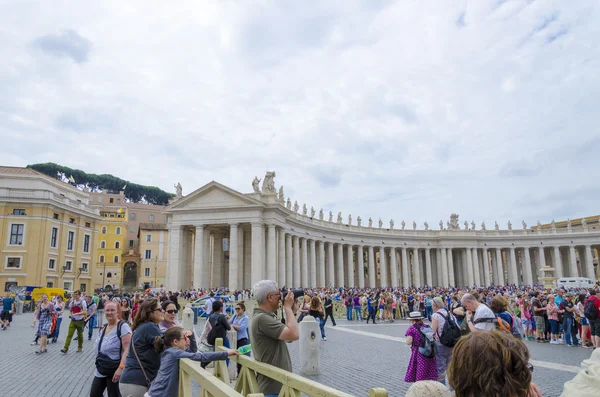 Řím, 10. května: katolíci se hrnou do náměstí svatého Petra, 10., 201 — Stock fotografie